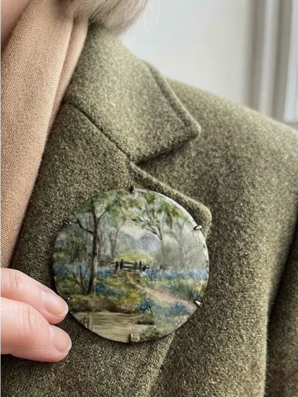 🎨 Vintage Hand-Painted Landscape Round Brooch 🌲✨